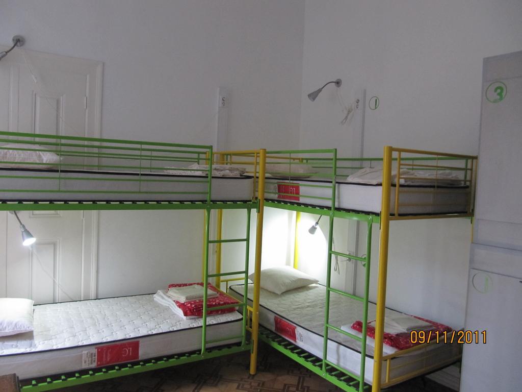 Go Hostel Lisbon Room photo